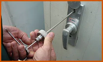 Redford Charter Twp MI Locksmith Store Redford Charter Twp, MI 313-564-5110 - 5-lock-opening
